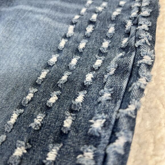 Younique Jeans Women’s Size 3 (Actual Sizes 28x22) Blue Crop Distressed Pattern - Picture 3 of 12